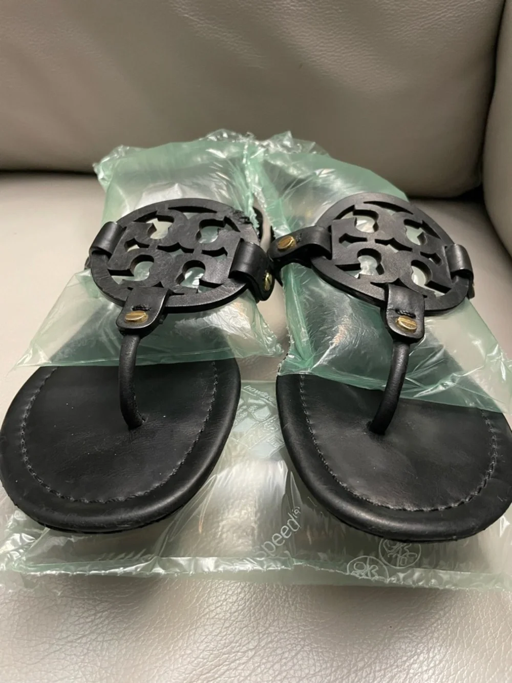 Tory Burch Black Leather Logo Thong Sandals with Gold Studs Sz.9.5 - Picture 2 of 8